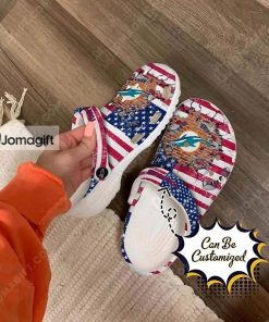 Customized Miami Dolphins Crocs American Flag Breaking Wall Gift 1 2